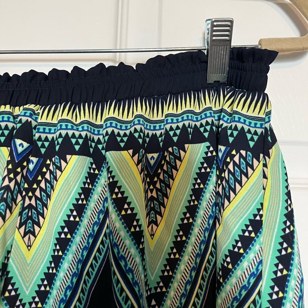 Elastic, Flowey Shorts - Picture 2 of 4
